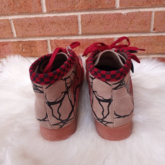 Rare Clarks Original Wallabees Stranger Things Hellfire Club Shoes Men's Size: 8 - Picture 9 of 16